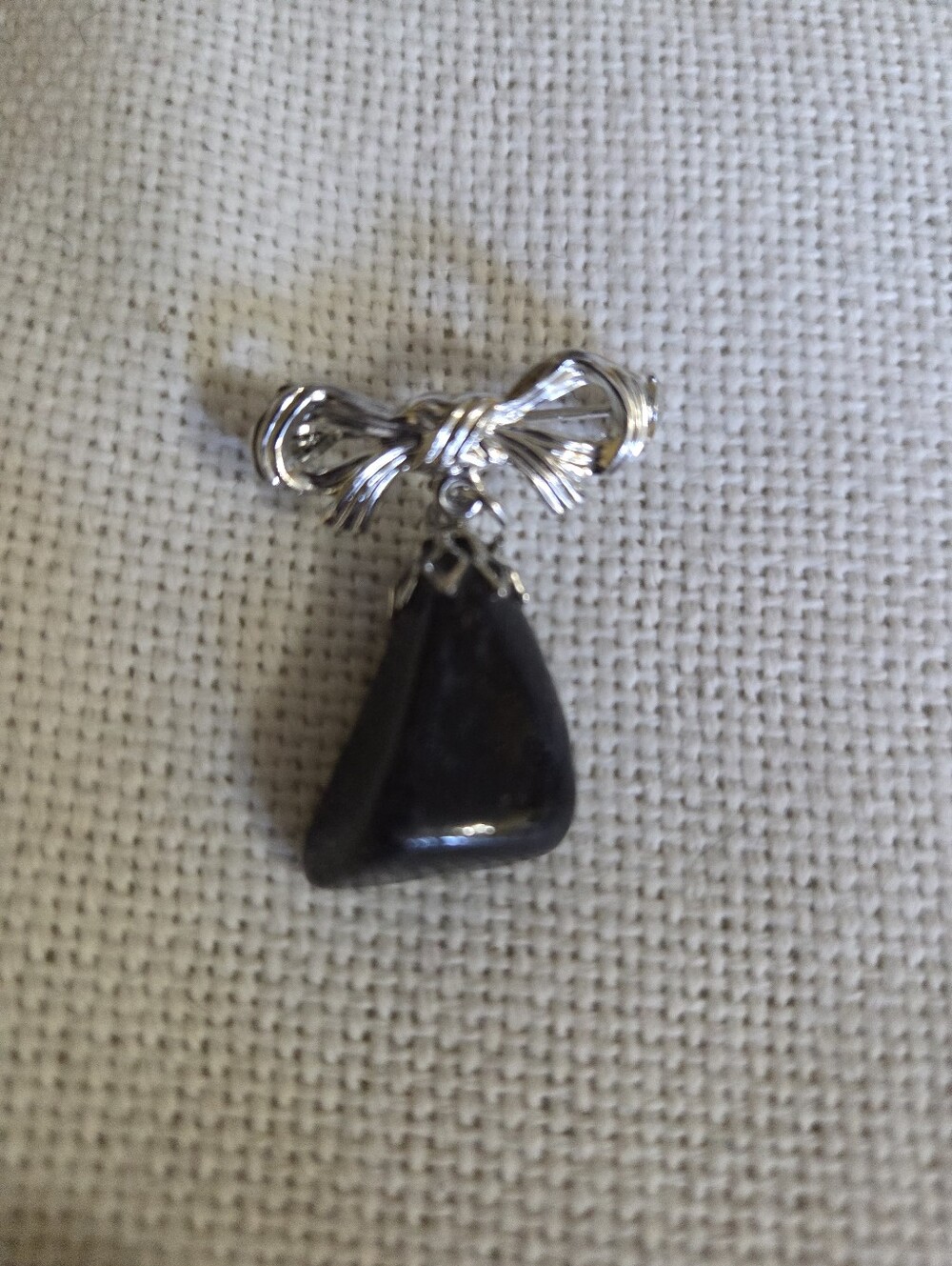 Avon Silver Bow Brooch with Black Stone Drop